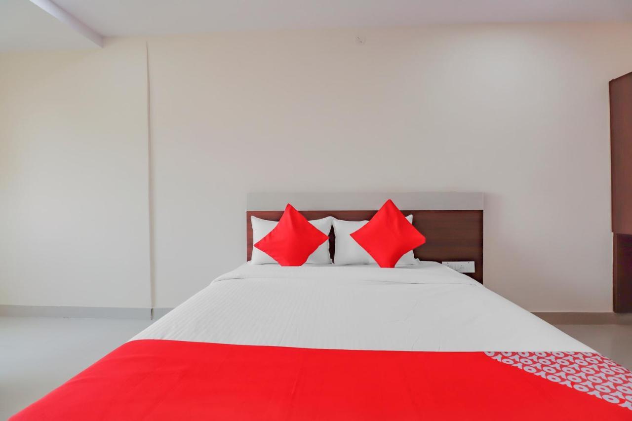 Oyo Flagship 80044 Royal Wood Deluxe העיר בנגלור מראה חיצוני תמונה