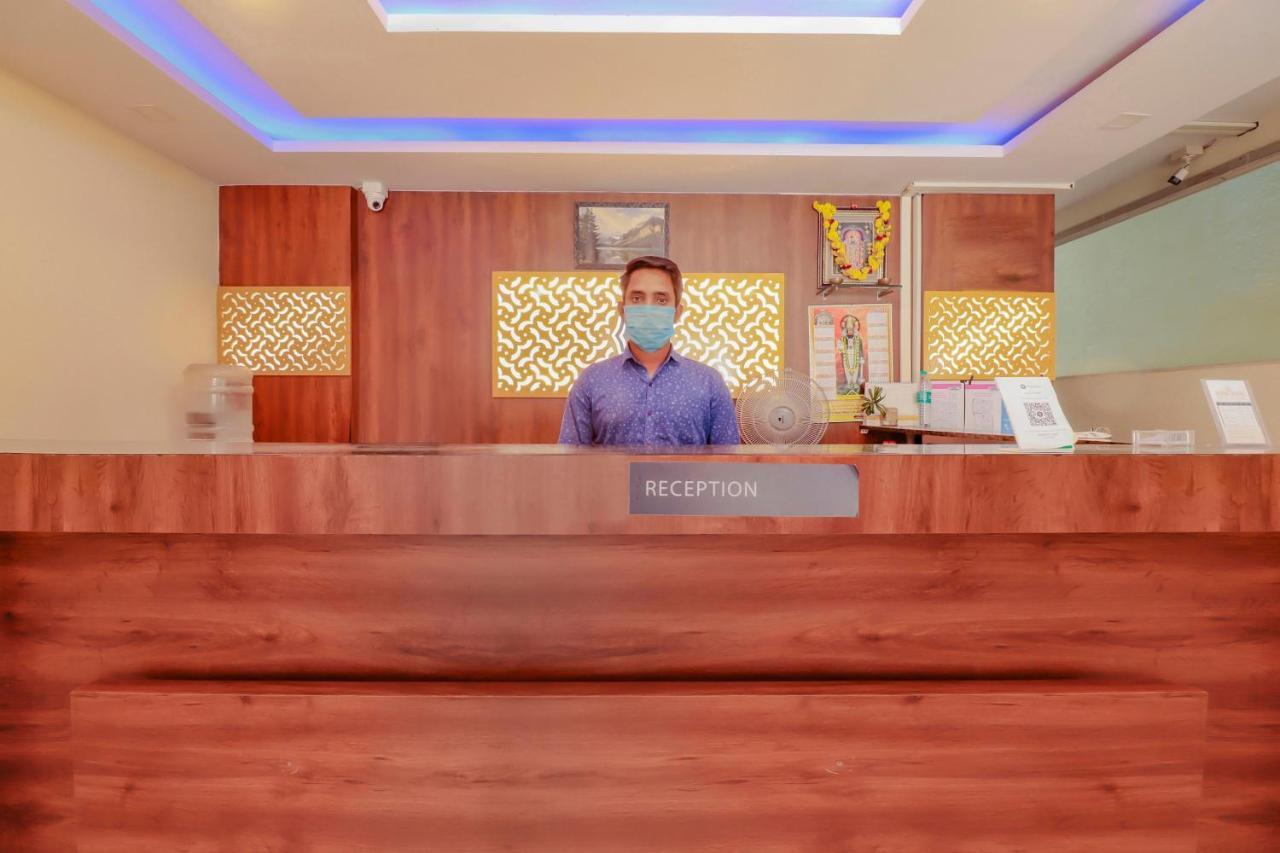 Oyo Flagship 80044 Royal Wood Deluxe העיר בנגלור מראה חיצוני תמונה