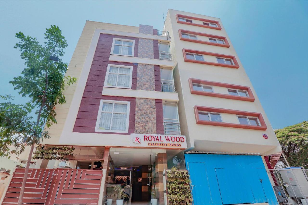 Oyo Flagship 80044 Royal Wood Deluxe העיר בנגלור מראה חיצוני תמונה